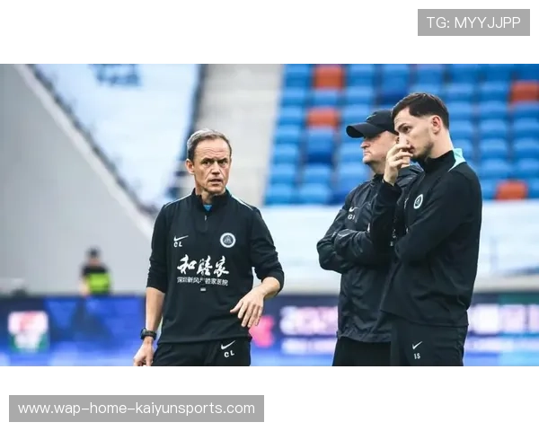 足坛重磅续约:铁卫稳定俱乐部防线到关键赛季 足坛重磅续约:铁卫稳定俱乐部防线到关键赛季