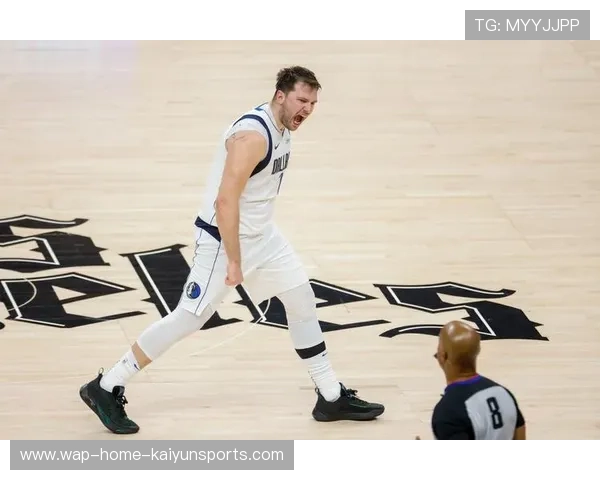 东契奇助攻大前锋命中中投,独行侠配合顺畅 东契奇助攻大前锋命中中投,独行侠配合顺畅