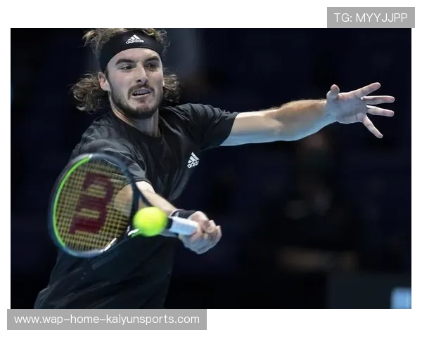 西西帕斯高压扣杀干净利落 西西帕斯高压扣杀干净利落